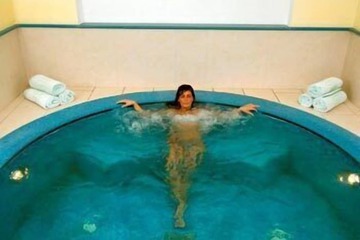 Indoor spa tub