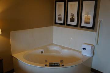 Jetted tub