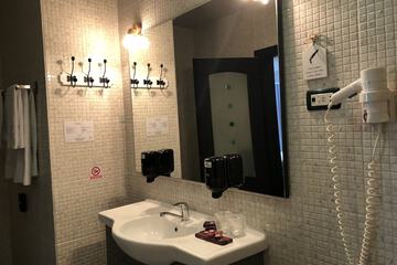 Bathroom sink