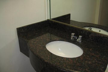 Bathroom sink