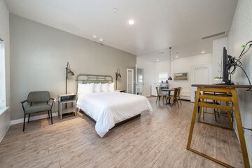 Room 63 of 211