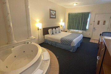 Private spa tub