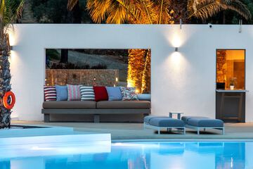 Poolside bar