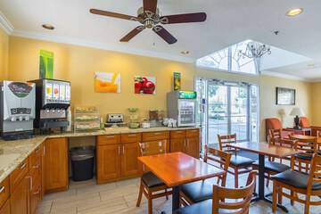 Breakfast/Coffee Service 32 of 35