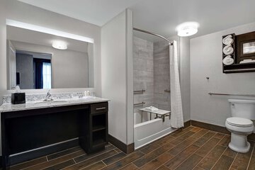 Room 28 of 47