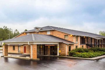 Econo Lodge Inn & Suites