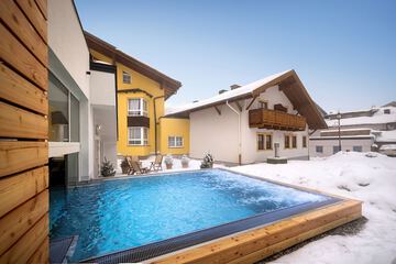 Indoor/outdoor pool