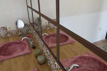 Bathroom sink