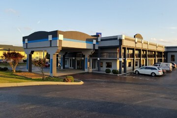 Gateway Inn and Suites