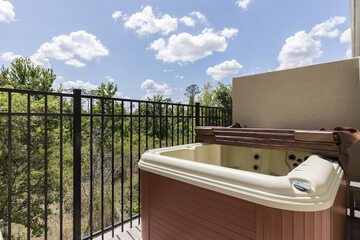 Private spa tub