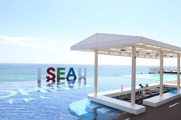 Poolside bar