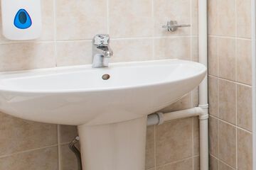 Bathroom sink