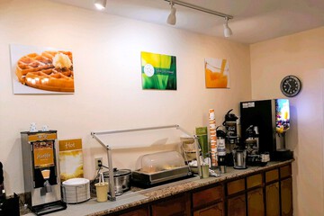 Breakfast/Coffee Service 22 of 24