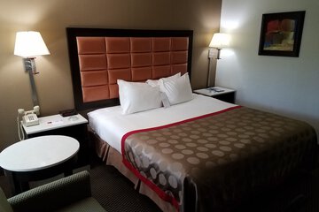 Ramada by Wyndham Temple Terrace / Tampa North
