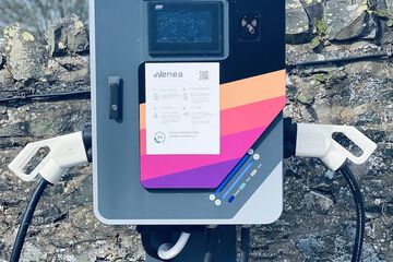 Electric vehicle charging station