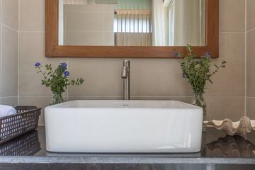 Bathroom sink