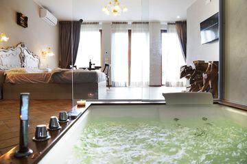 Private spa tub