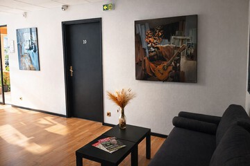 Lobby lounge