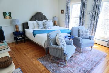 Hartstone Inn & Hideaway