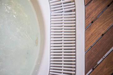 Indoor spa tub