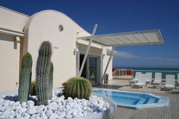 Sundeck