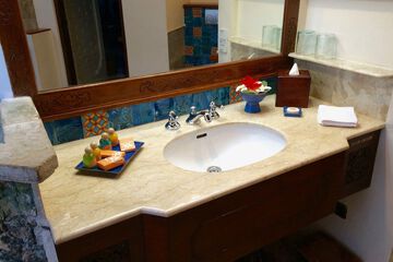 Bathroom sink