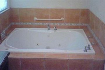 Deep Soaking Bathtub