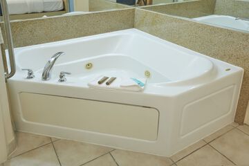 Jetted tub