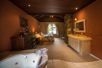 Jetted tub