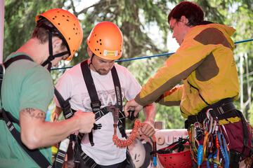 Ropes course (team building)