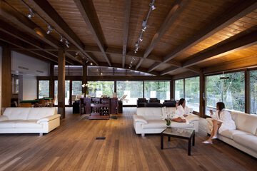 Lobby lounge
