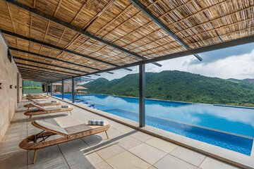 Infinity pool