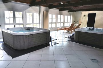 Indoor spa tub
