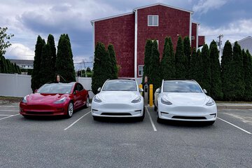 Electric vehicle charging station