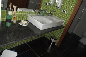 Bathroom sink