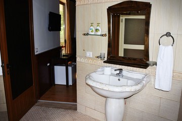Bathroom sink