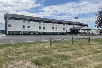 Countryside Inn & Suites