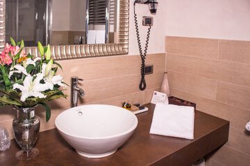 Bathroom sink