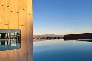 Infinity pool