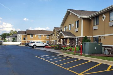 Super 8 by Wyndham Sterling Heights / Detroit Area