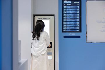 Check-in/check-out kiosk