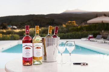 Poolside bar