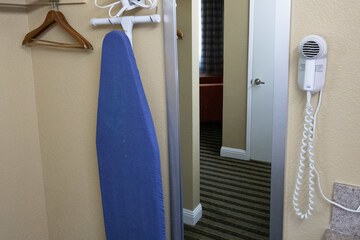 Iron/ironing board
