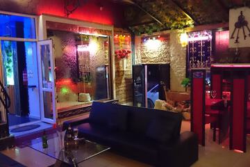 Lobby lounge