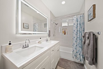 Deep soaking bathtub