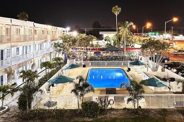 Lantern Inn & Suites