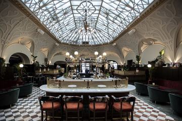 Lobby lounge