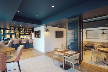 Sports bar