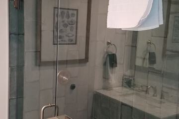 Bathroom shower