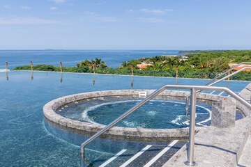 Rooftop pool